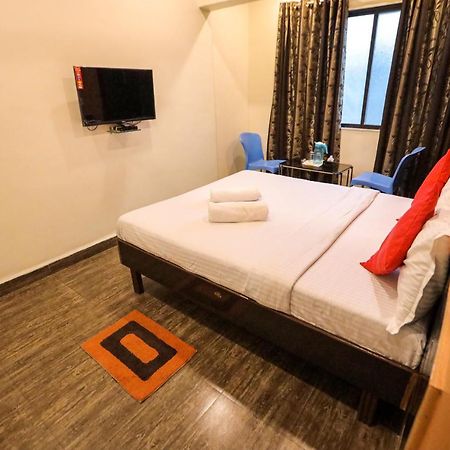 Hotel Sai Niwas Lonavala Exteriör bild