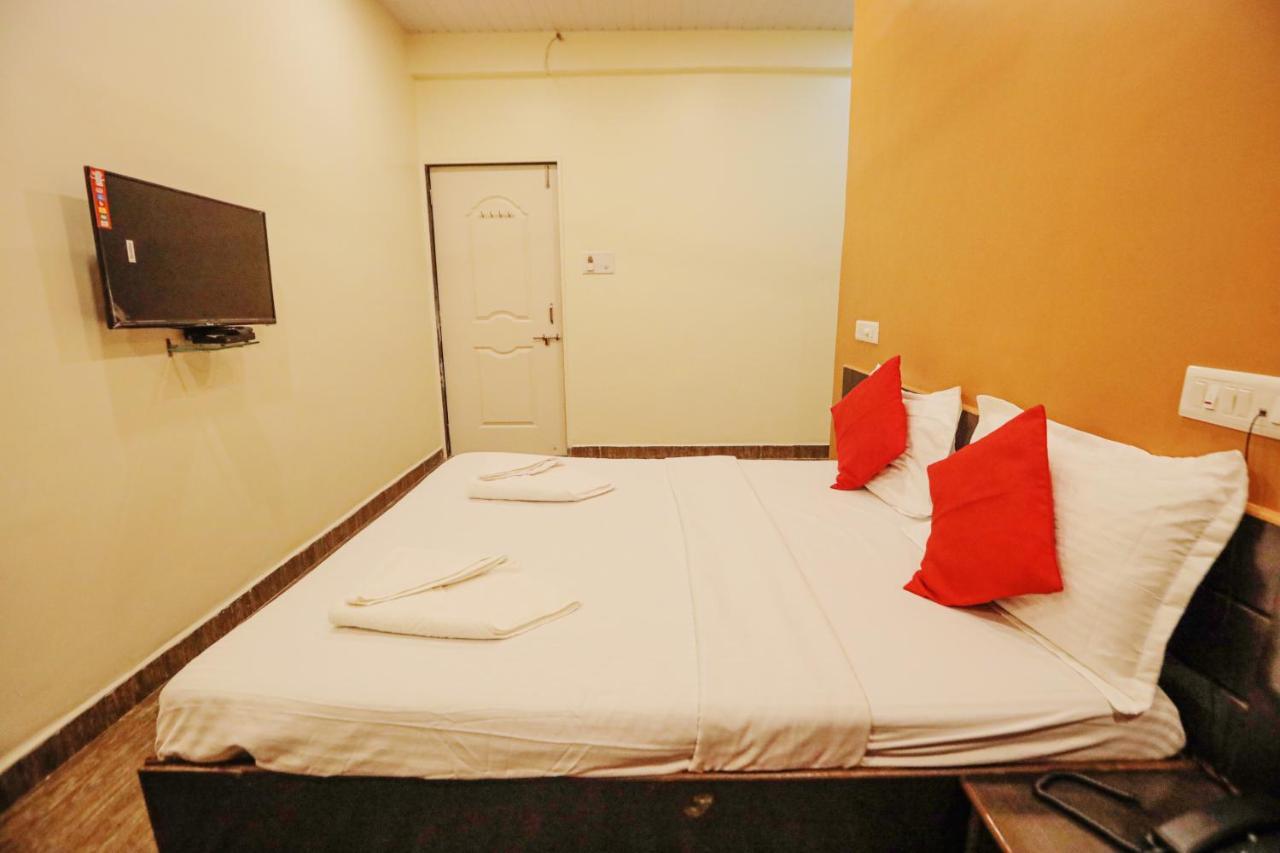 Hotel Sai Niwas Lonavala Exteriör bild