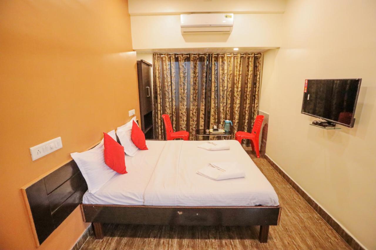 Hotel Sai Niwas Lonavala Exteriör bild