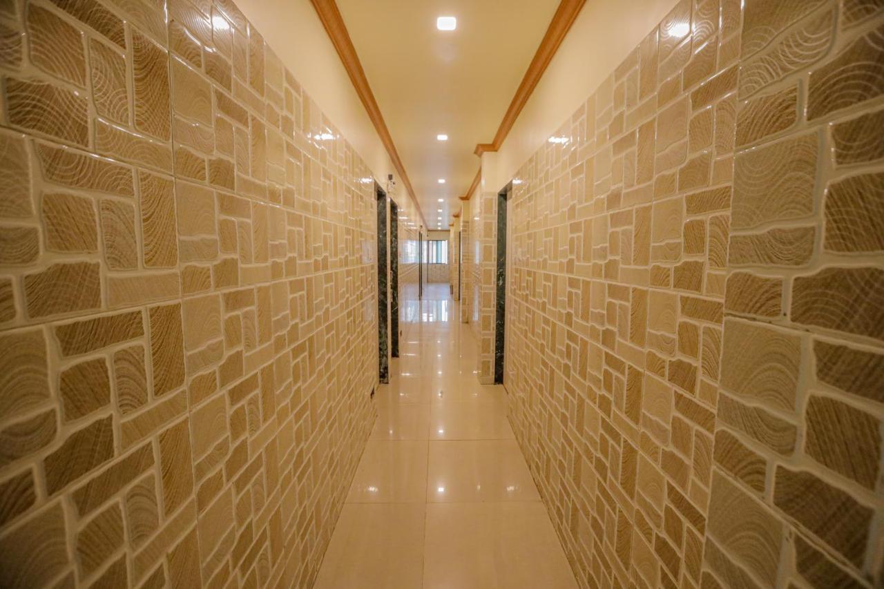 Hotel Sai Niwas Lonavala Exteriör bild