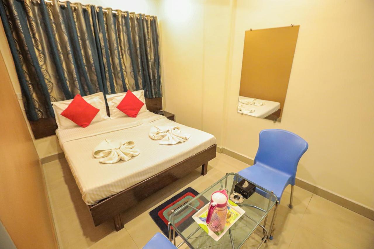 Hotel Sai Niwas Lonavala Exteriör bild
